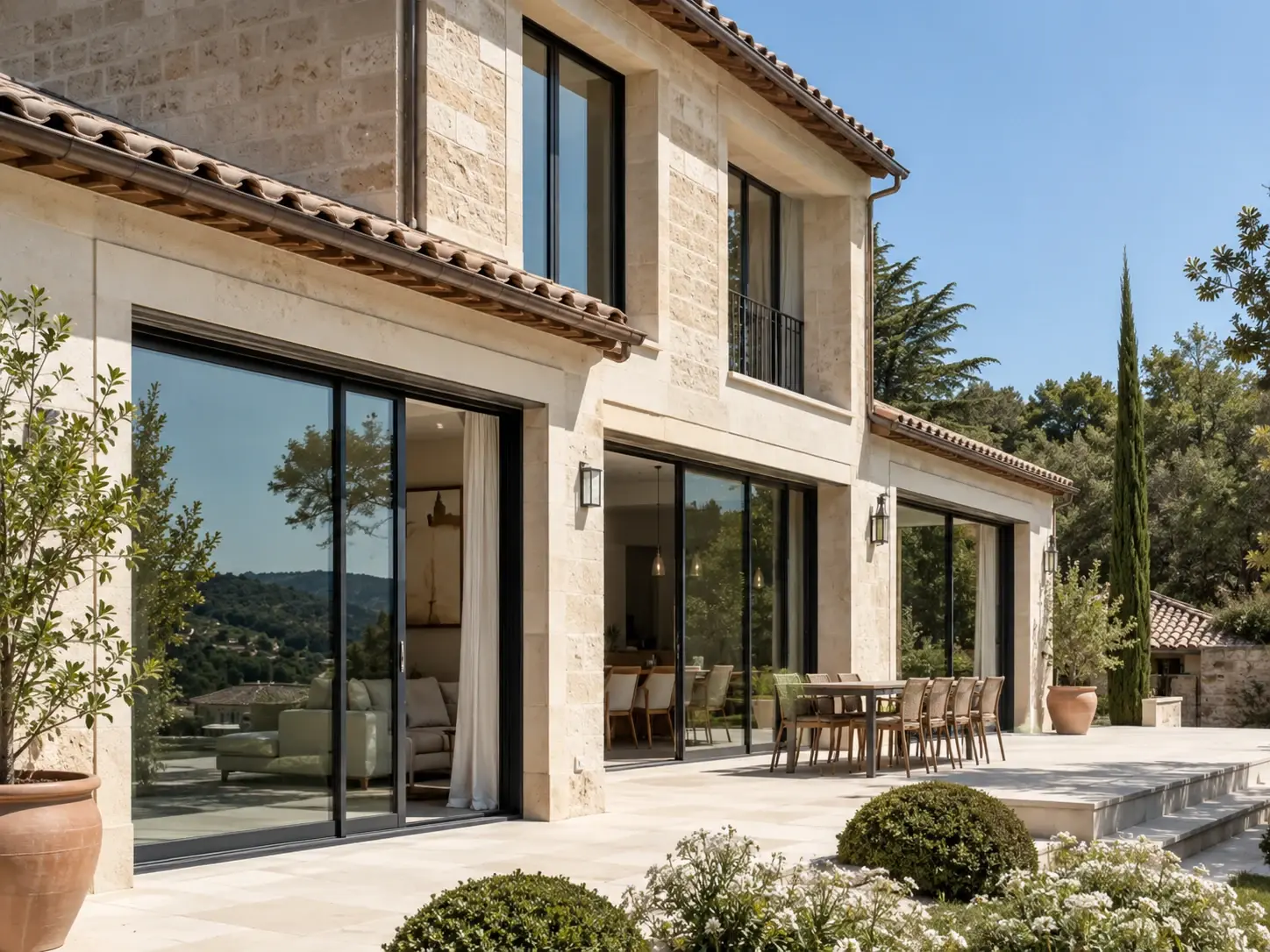 Maison du sud avec grande baie vitrée coulissante